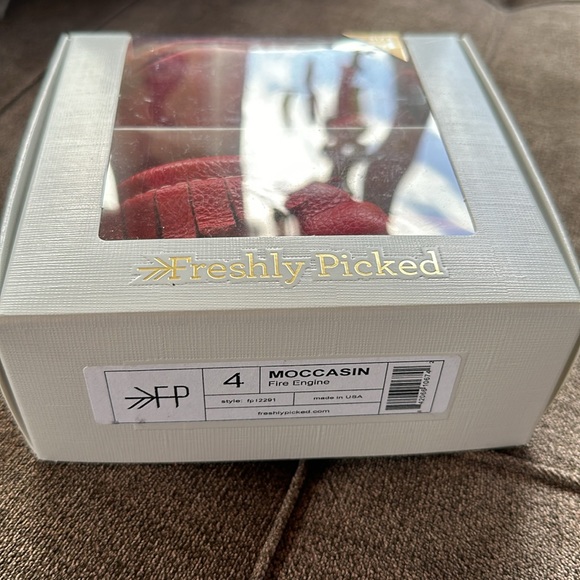 Freshly Picked Fire Engine Moccasin Size 4 - Picture 8 of 9